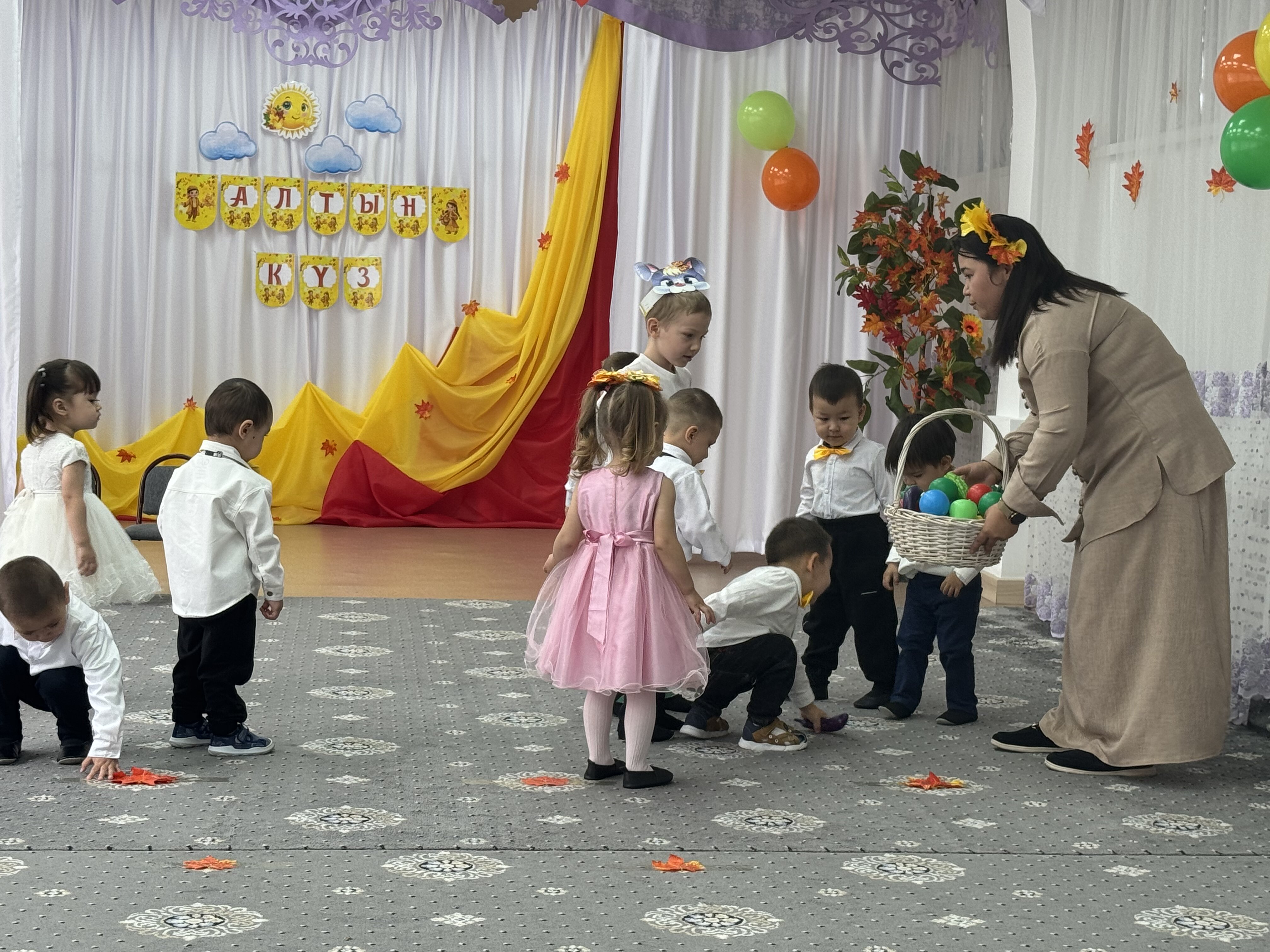 "Алтын күз" ойын-сауық. Развлечение " Золотая осень"