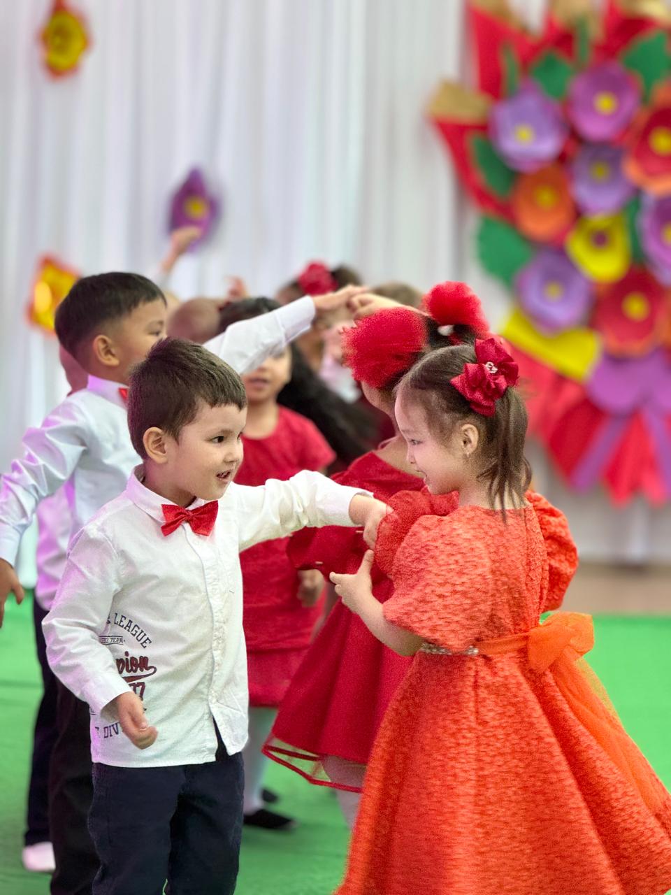 " 8-наурыз Аналар күні" ертеңгілігі. Утренник "8-марта Праздник мам"